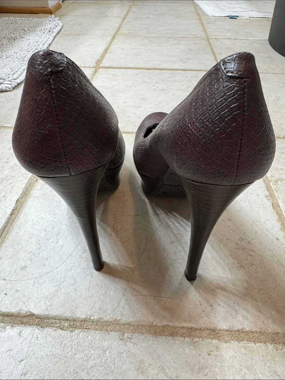 Jessica Simpson Dark Brown Textured Round-Toe Heels
